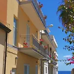 La Casa Del Professore Daire Santa Teresa Di Riva